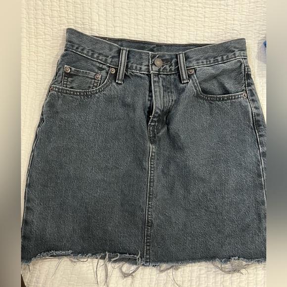 Levi denim skirt size 25 - Picture 3 of 4